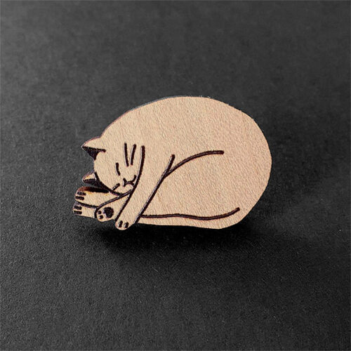 Pins chat en bois de 3 cm - en bois de cerisier - illustration originale